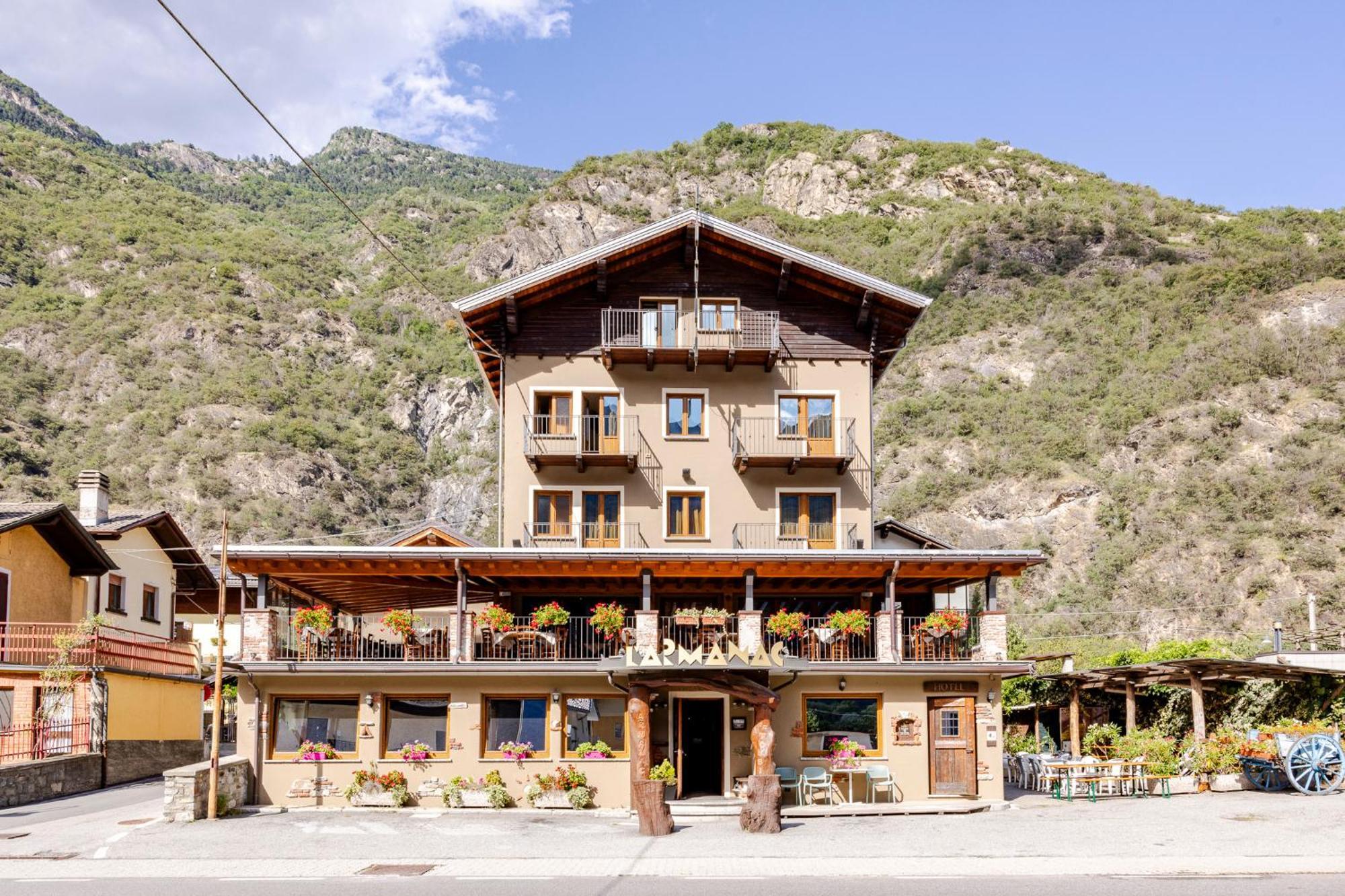 Hotel&Restaurant Armanac De Toubie Arnad Dış mekan fotoğraf